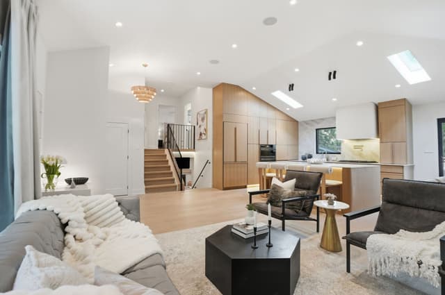 345 Rankin Dr. Burlington On L7n 2b2