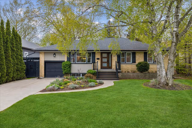 316 River Side Dr. Oakville On L6k 3n4