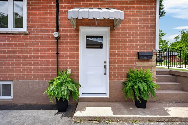 236 Hammersmith Ct. Burlington On L7l 4n7