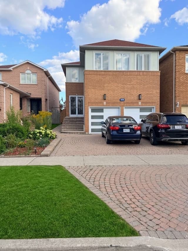 828 Cardington St. Mississauga On L5v 1z6