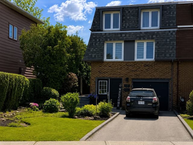 7493 Bybrook Dr. Mississauga On L4t 3r4
