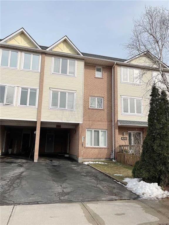 496 River Glen Blvd. Oakville On L6h 6c1