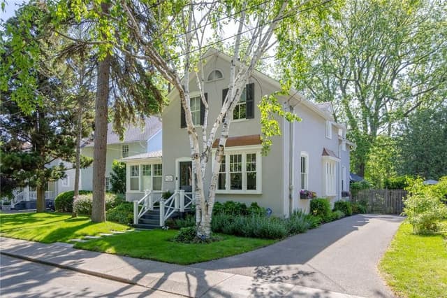 332 Palmer Ave. Oakville On L6j 1t3