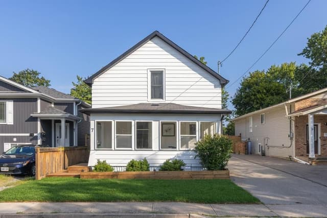 7 Capner St. St Catharines On L2p 2k2