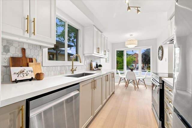 2020 Chrisdon Rd. Burlington On L7m 3w8