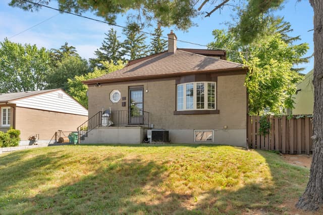 52 Briarwood Ave. Mississauga On L5g 3n6