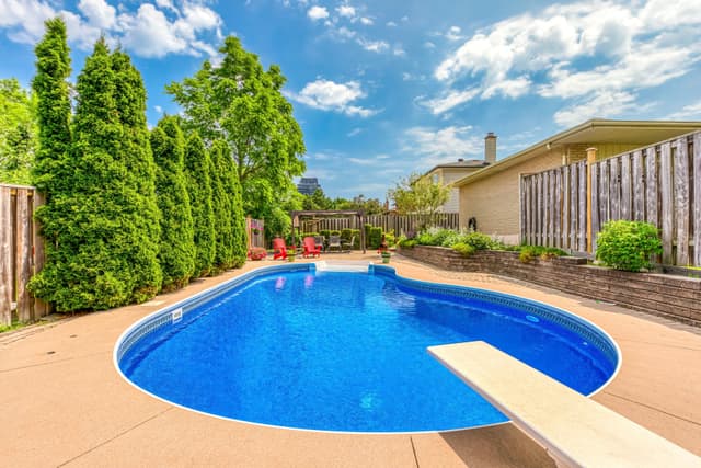 2235 Waycross Cres. Mississauga On L5k 1j5