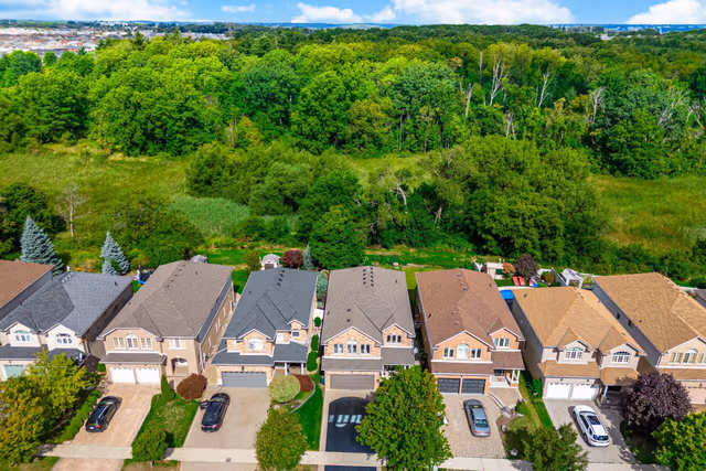 84 Meadowbank Dr. Hamilton On L9b 2y1