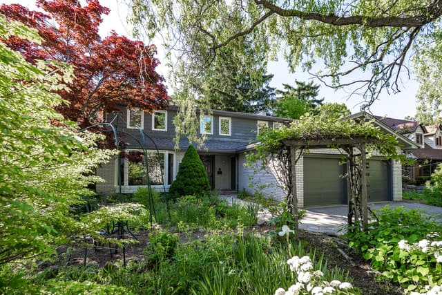 1033 Fair Birch Dr. Mississauga On L5h 1m4