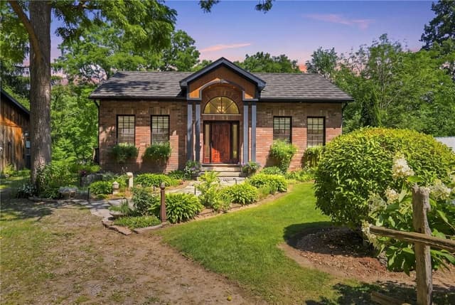 376 Moxley Rd. Hamilton On L9h 5l5