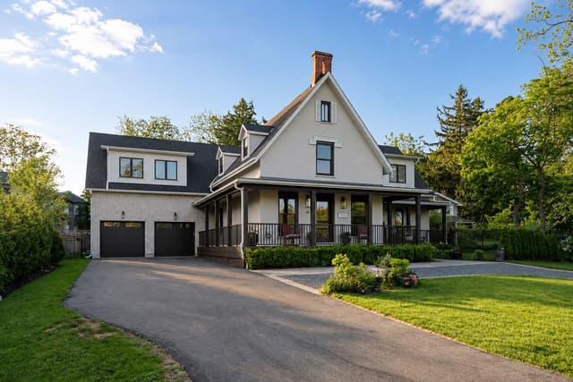 489 Lakeshore Rd. W Oakville On L6k 1g4