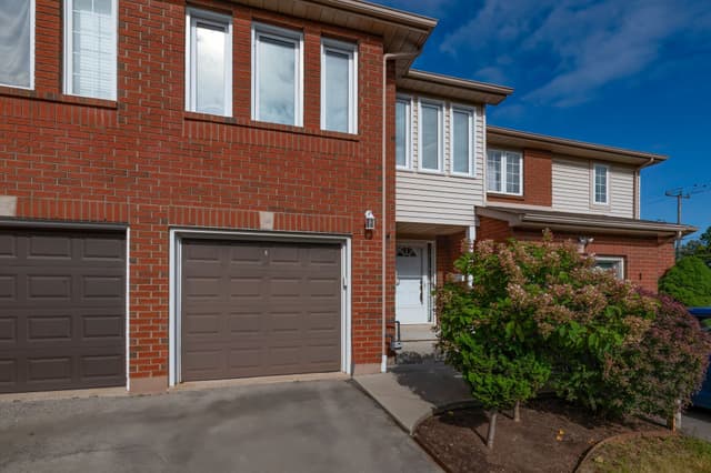 2 Walker Ct. Grimsby On L3m 5j5
