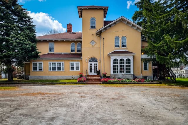 260 Vine St. St Catharines On L2m 4t1