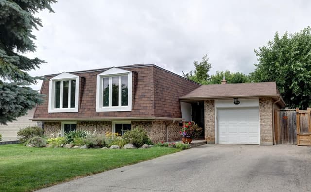 293 Louis Dr. Mississauga On L5b 1z2