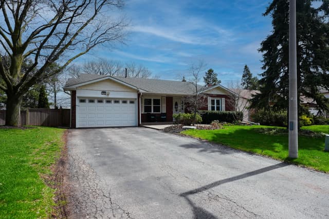 1266 Lakeview Dr. Oakville On L6h 2m8