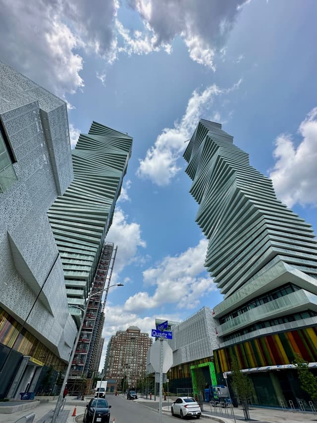 3883 Quartz Rd. 2204 Mississauga On L5b 0m4