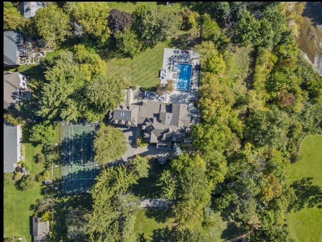 2552 Jarvis St. Mississauga On L5c 2p6