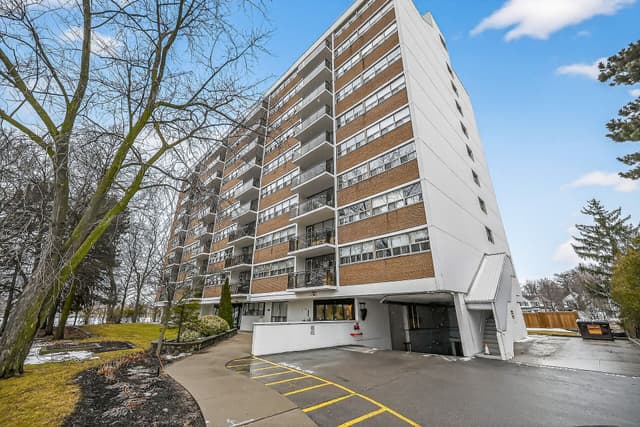 212 Kerr St. 702 Oakville On L6k 3b1