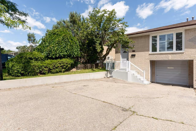 676 Abana Rd. Mississauga On L5a 1h4
