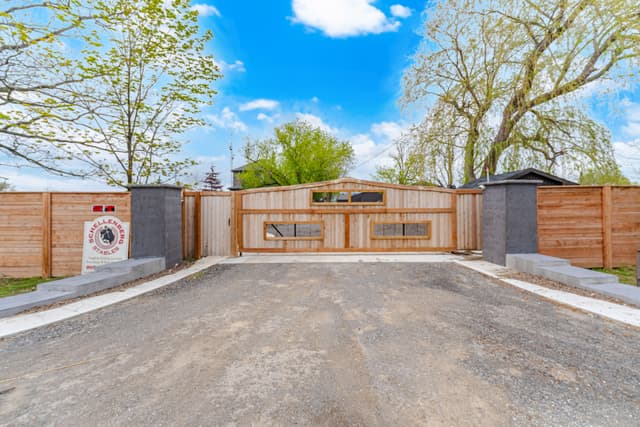 2483 Burnhamthorpe Rd. Oakville On L6m 4h1