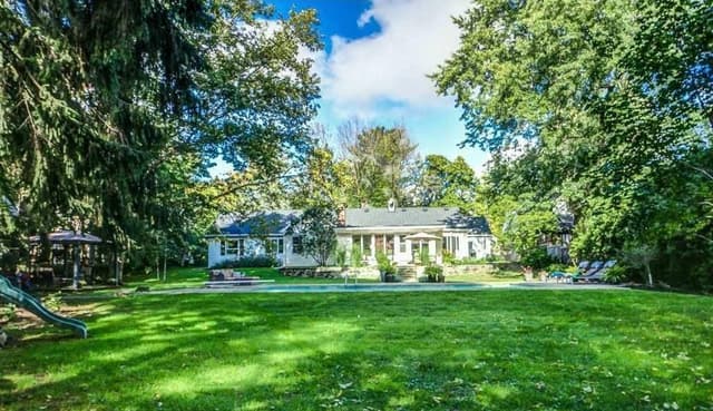 582 Cedar Ave. Burlington On L7t 2r2