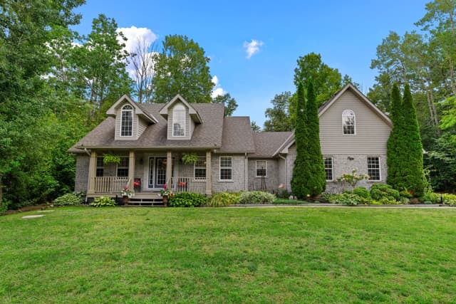 298 Mcclennan Dr. Selwyn On K0l 1t0