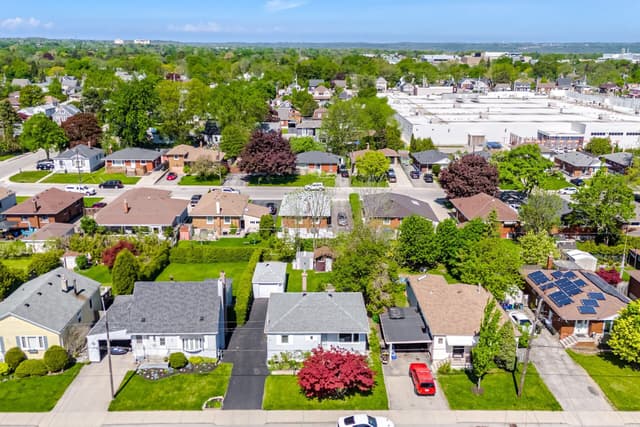 94 Clarendon Ave. Hamilton On L9a 3a3