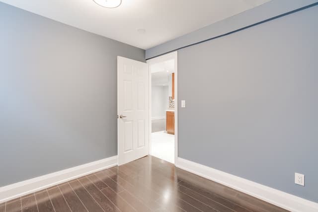 5674 Whitehorn Ave. E Mississauga On L5v 2a9