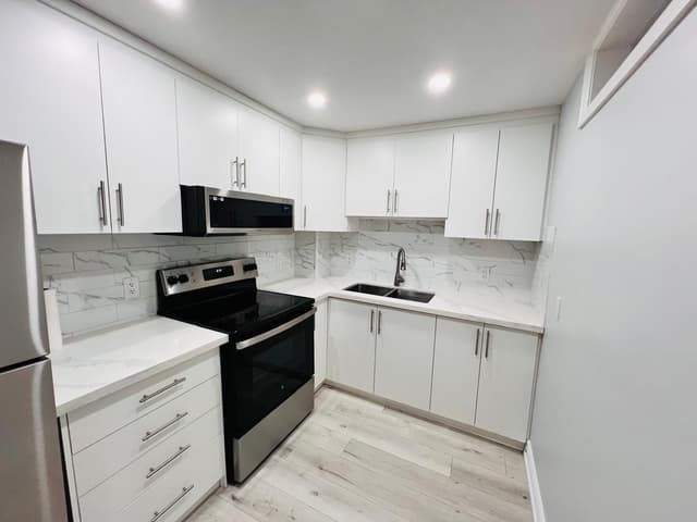1521 Chretien St. Milton On L9e 1h2