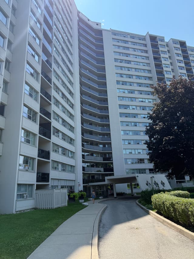 530 Lolita Gardens 702 Mississauga On L5a 2a8
