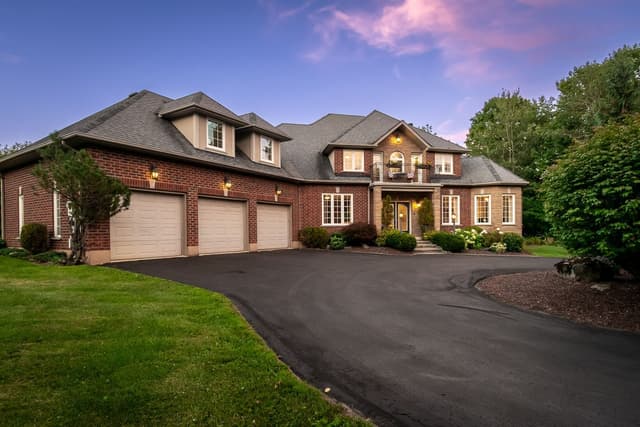 4215 Ennisclare Dr. Milton On N0b 2k0