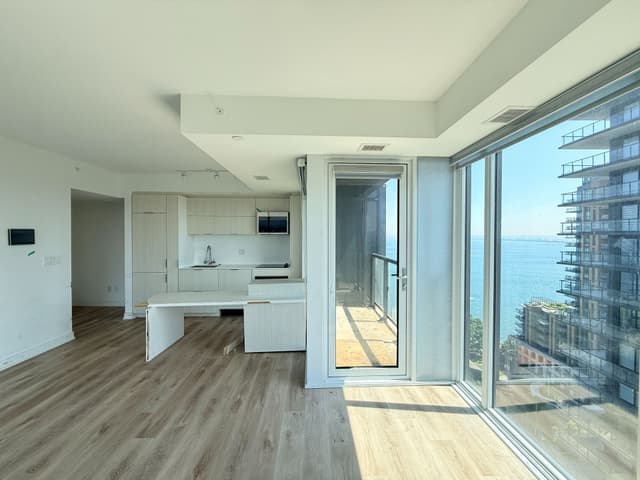 370 Martha St. 1810 Burlington On L7r 0g9