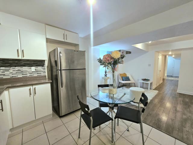 3900 Arvona Pl. Bsmt Mississauga On L5m 0y5