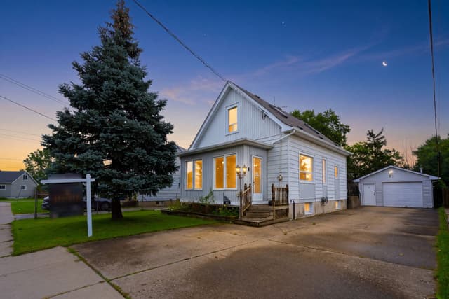 3 1/2 Dundonald St. St Catharines On L2p 2a8