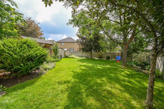 67 Jeffrey Dr. Hamilton On L9k 1r8