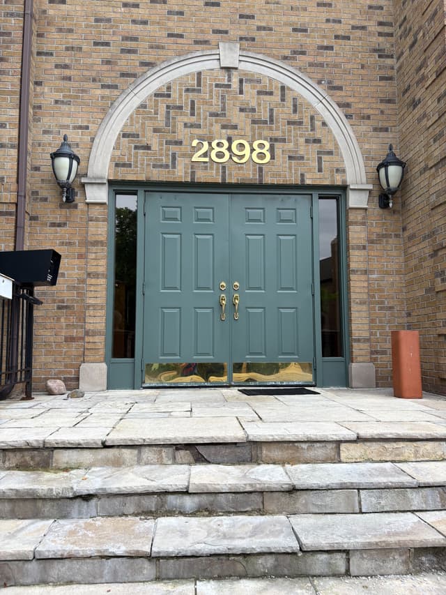 2898 South Sheridan Way 301 Oakville On L6j 7l5