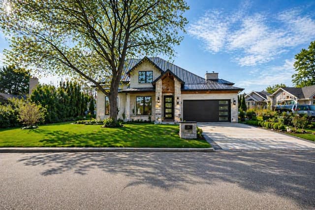 1348 Hollyrood Ave. Mississauga On L5g 3j4