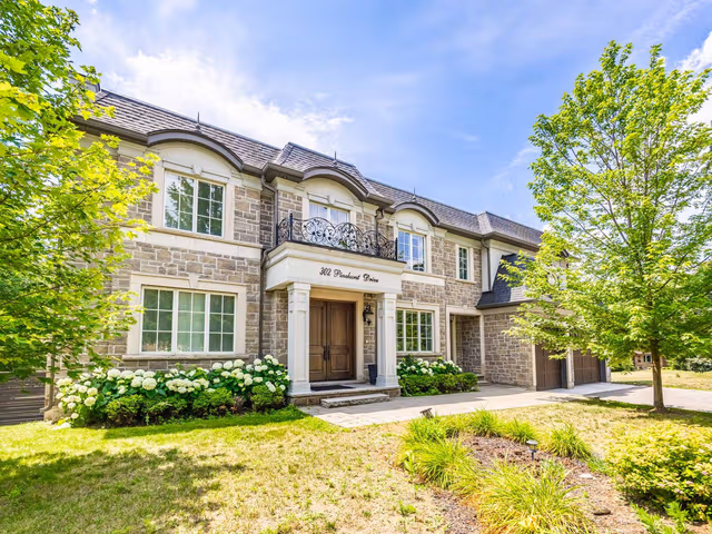 302 Pinehurst Dr. W Oakville On L6j 4x3