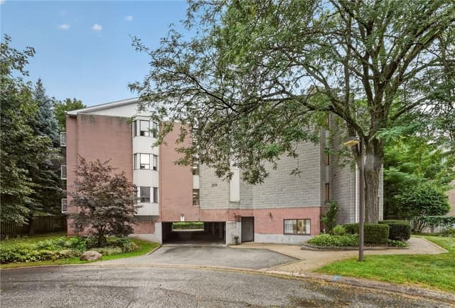 5 Niagara St. 301 Grimsby On L3m 5a3