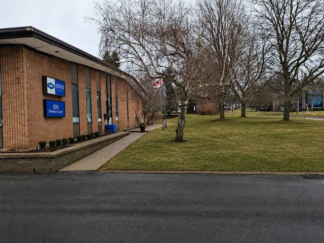 920 Sheldon Ct. Burlington On L7l 5k6