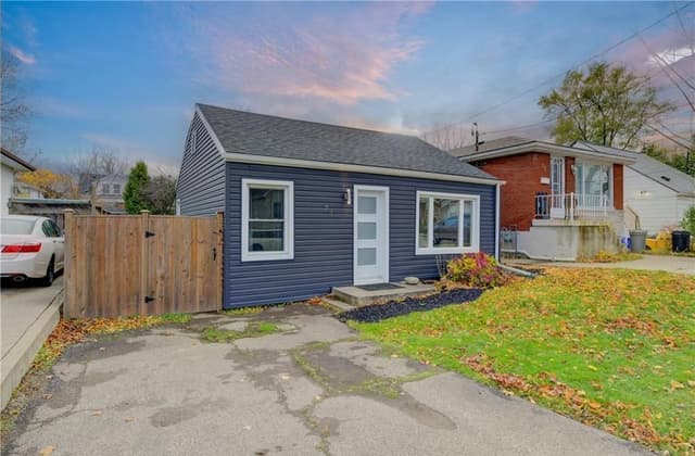 73 East 33rd St. Hamilton On L8v 3t3