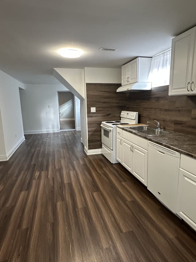 1590 Coram Cres. (basement) Mississauga On L4x 1k9