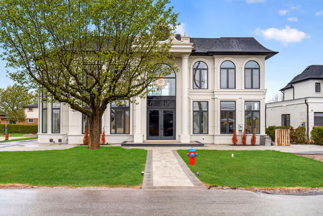 321 Morden Rd. Oakville On L6k 2s6