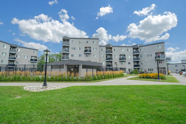 2001 Bonnymede Dr. 116 Mississauga On L5j 4h8