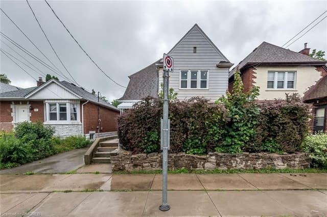 104 Longwood Rd. S 2 Room #1 Hamilton On L8s 1s6