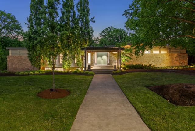 105 Marsdale Dr. St Catharines On L2t 3t3