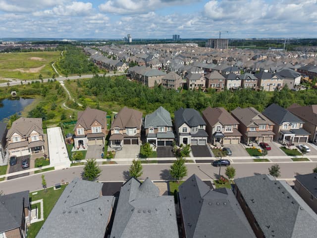 461 Parent Pl. Milton On L9e 1l2
