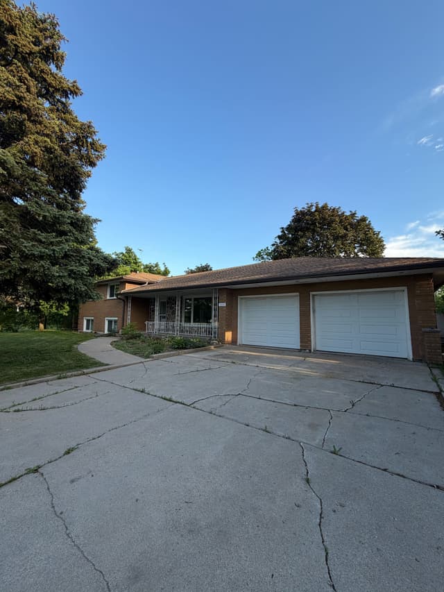 1202 Barton St. Hamilton On L8e 5g9