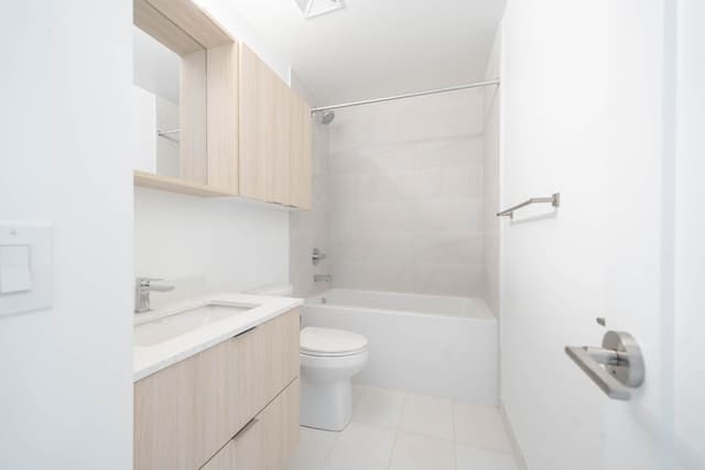 5105 Hurontario St. 1406 Mississauga On L4z 3x7