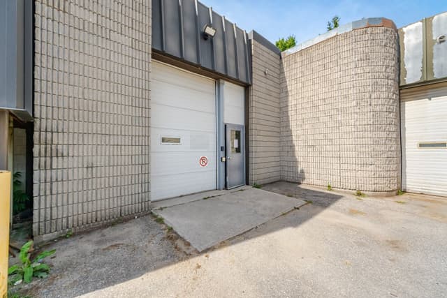 8560 Tremaine Rd. 1.5b Milton On L9t 2x2